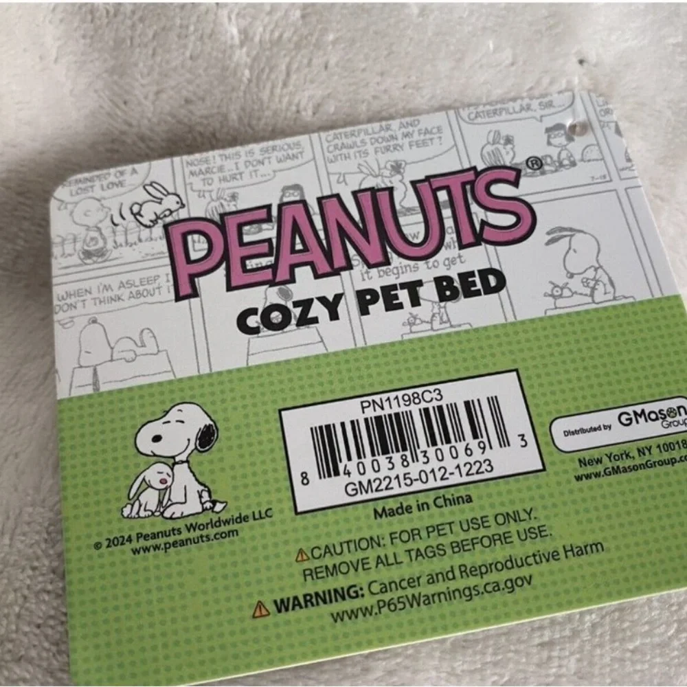 Peanuts Snoopy Easter cat or dog bed